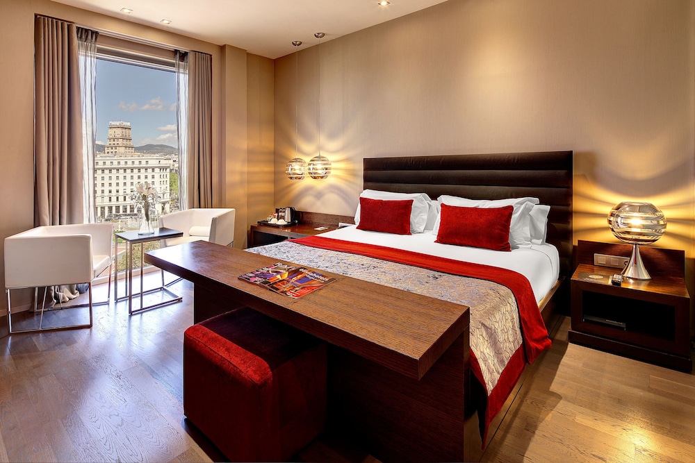 Olivia Plaza Hotel 1