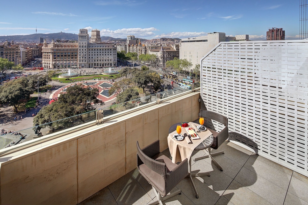 Olivia Plaza Hotel 24