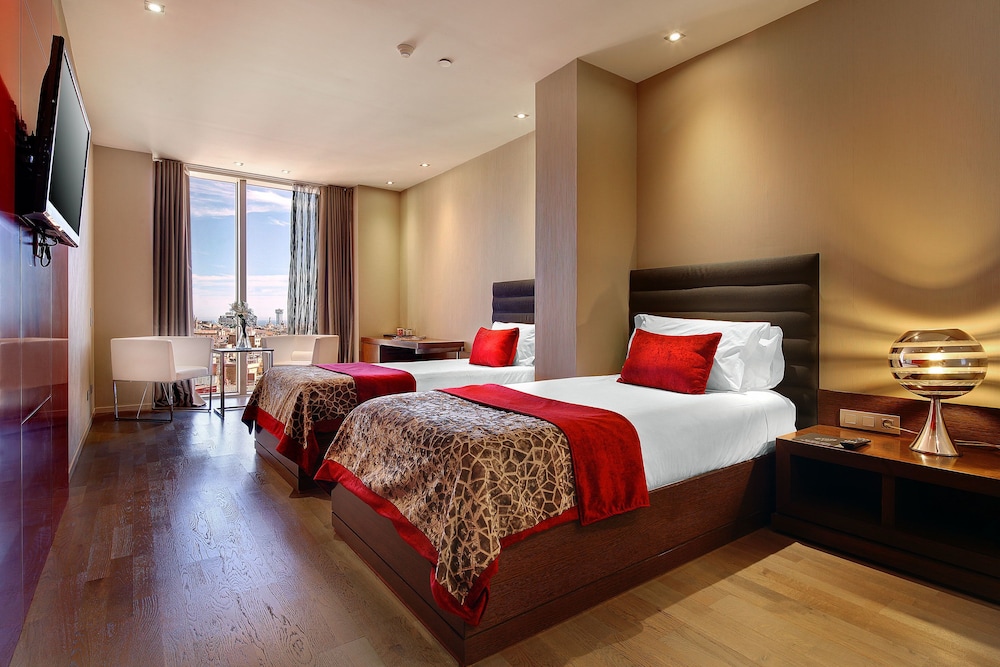 Olivia Plaza Hotel 12