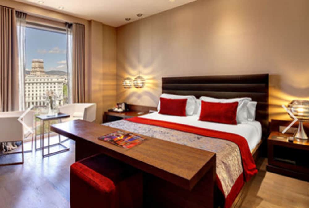 Olivia Plaza Hotel 8