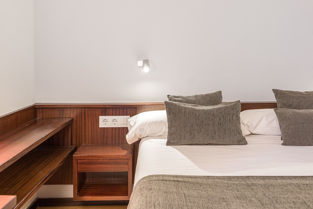 Hotel Empordá 13