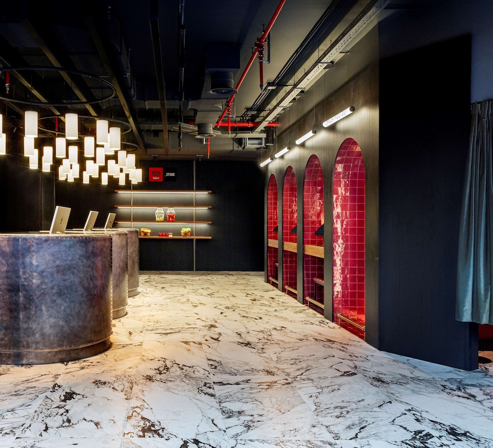 Radisson RED Madrid 7