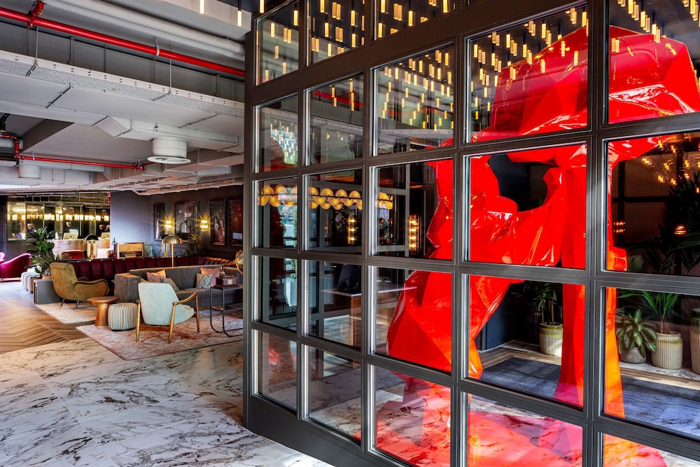 Radisson RED Madrid 3