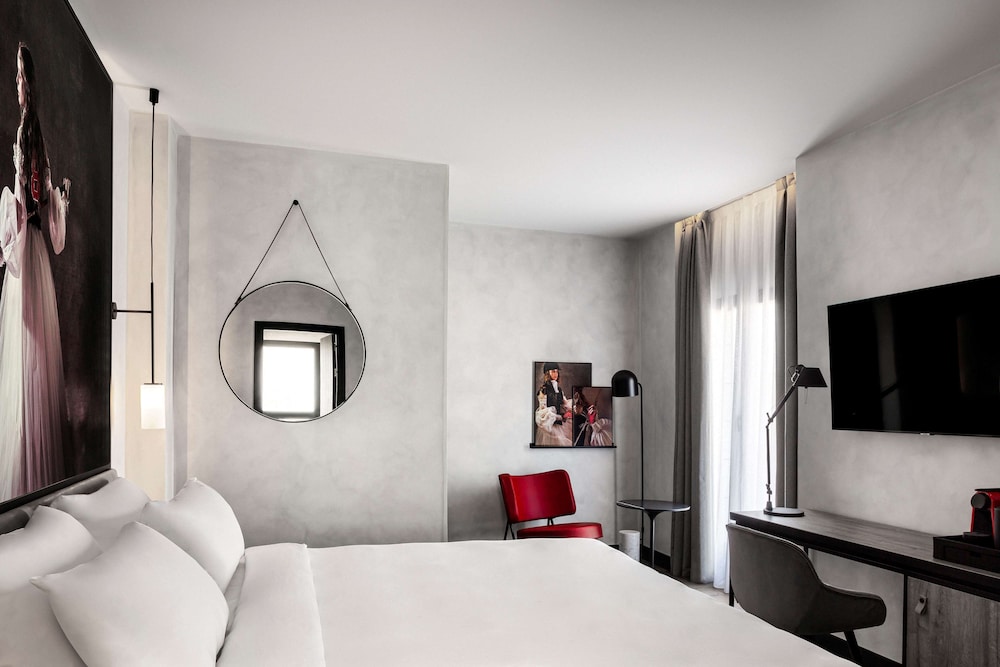 Radisson RED Madrid 11