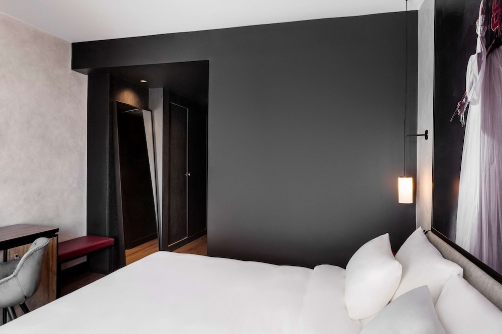 Radisson RED Madrid 15