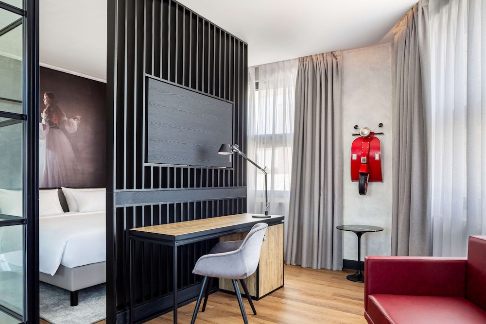 Radisson RED Madrid 23