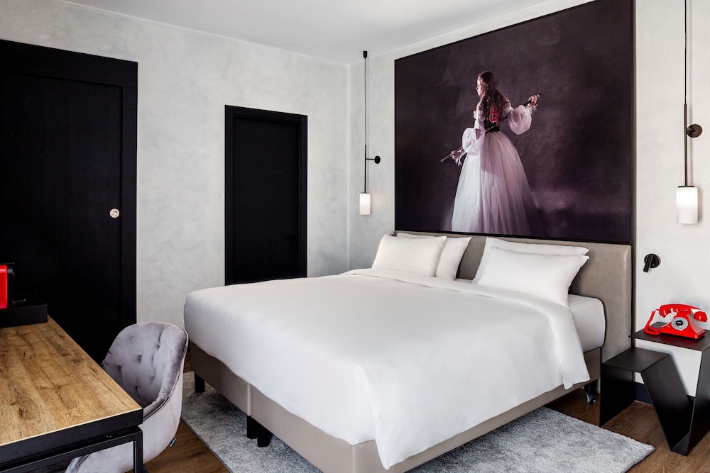 Radisson RED Madrid 12