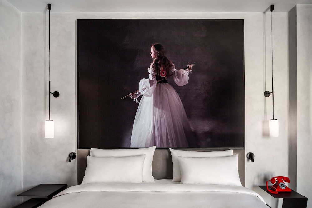 Radisson RED Madrid 16