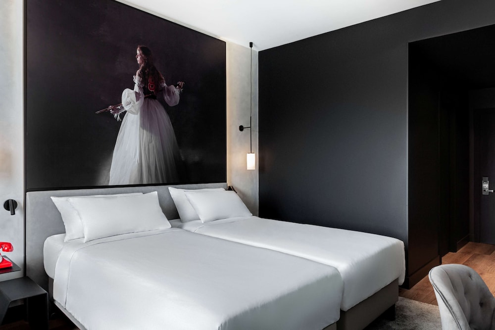 Radisson RED Madrid 20