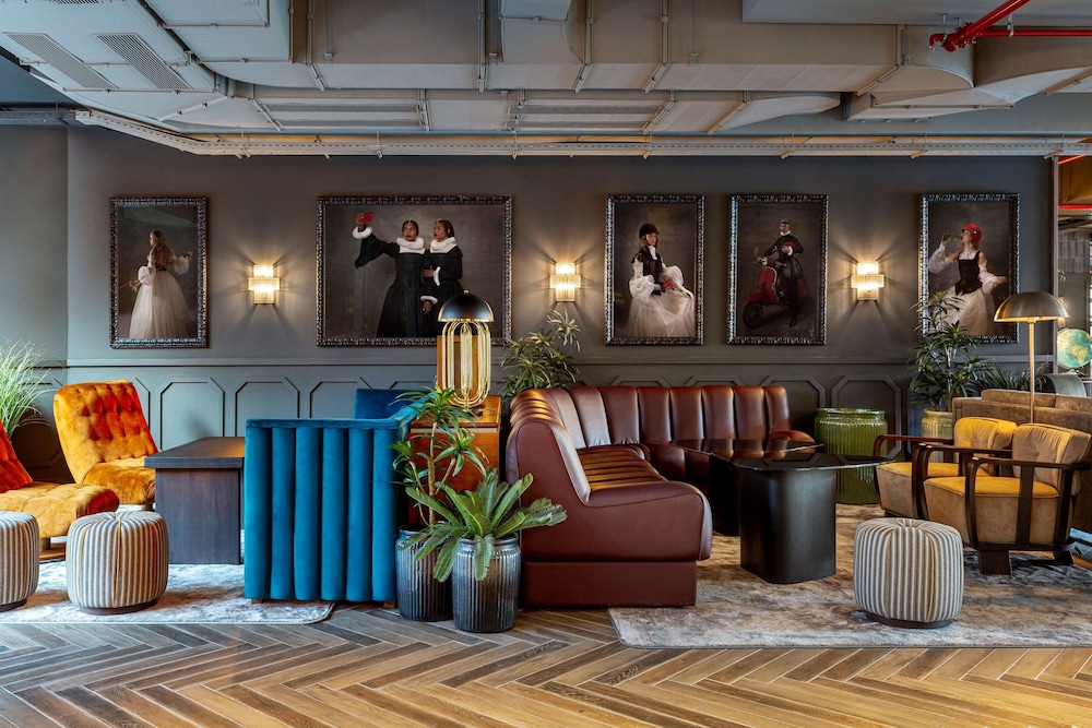 Radisson RED Madrid 4
