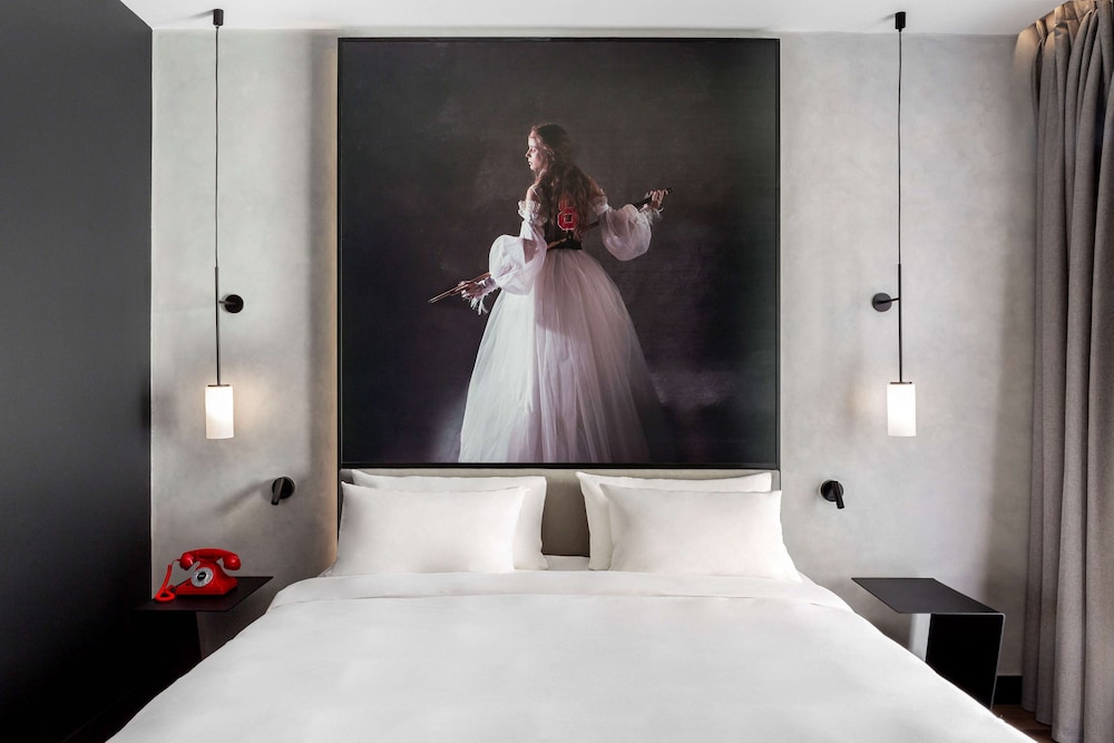 Radisson RED Madrid 13