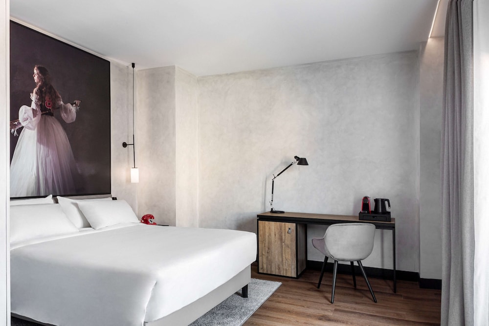 Radisson RED Madrid 17