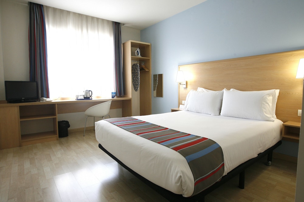 Travelodge Barcelona Fira 12