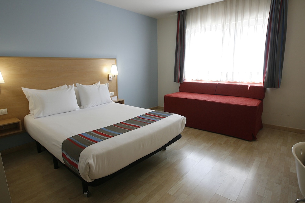 Travelodge Barcelona Fira 11