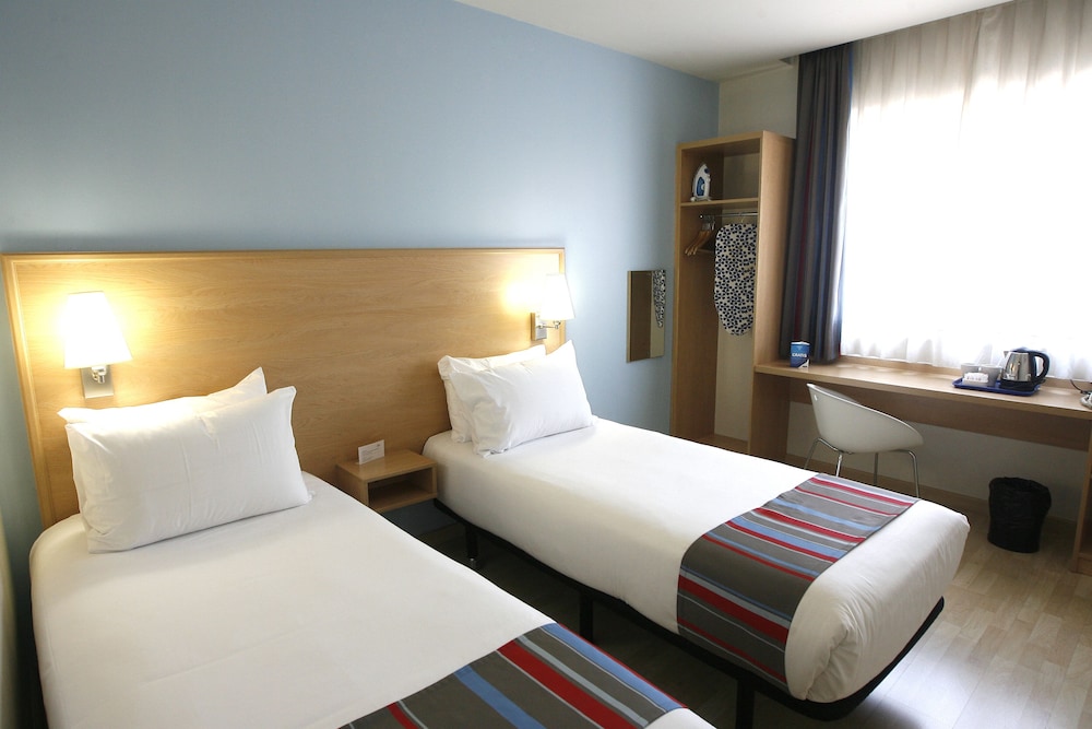 Travelodge Barcelona Fira 16