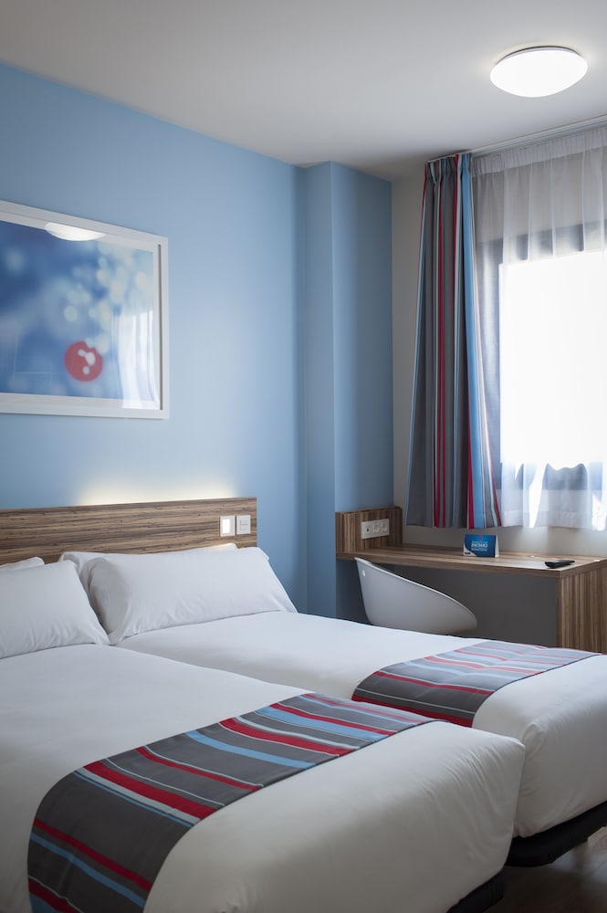 Travelodge Barcelona Fira 18