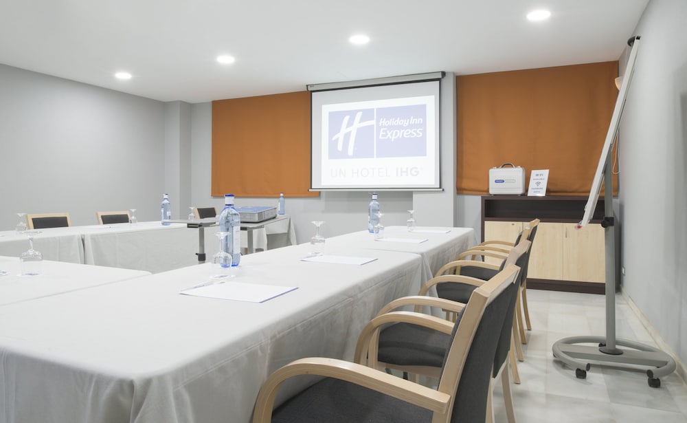 Holiday Inn Express Madrid - Alcorcon 17