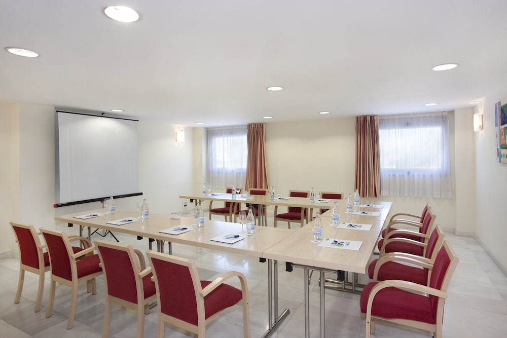 Holiday Inn Express Madrid - Alcorcon 16