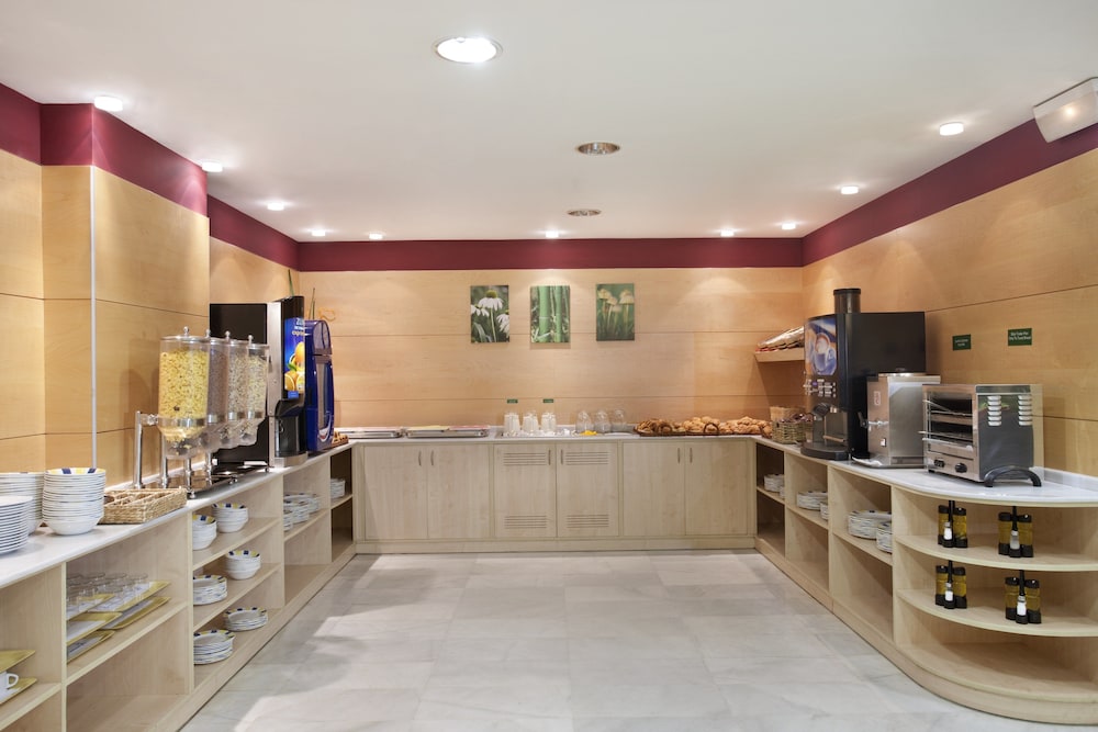 Holiday Inn Express Madrid - Alcorcon 14