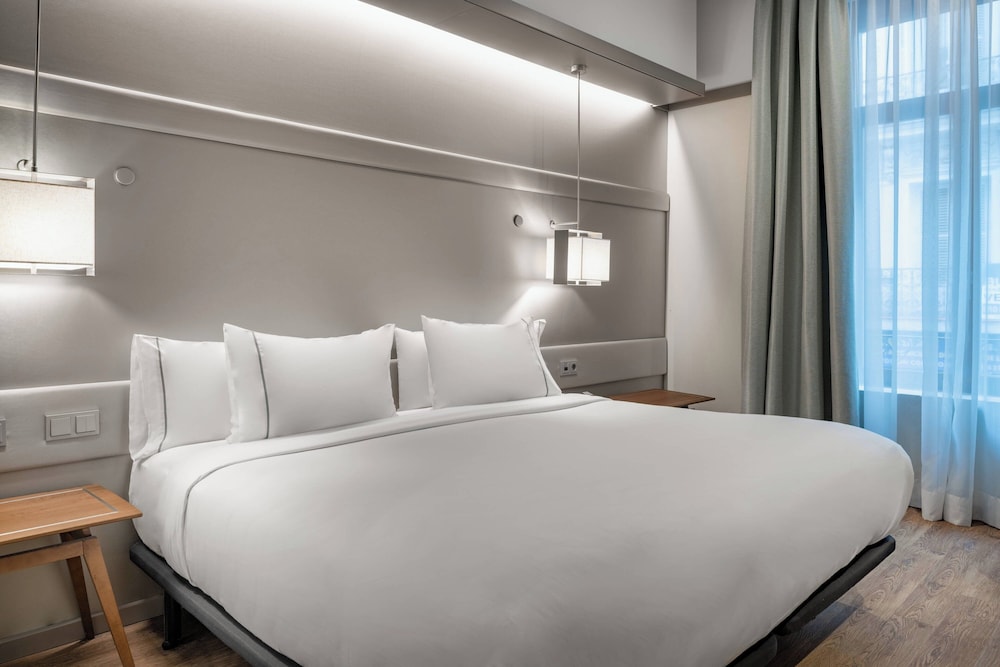 AC Hotel Recoletos 7