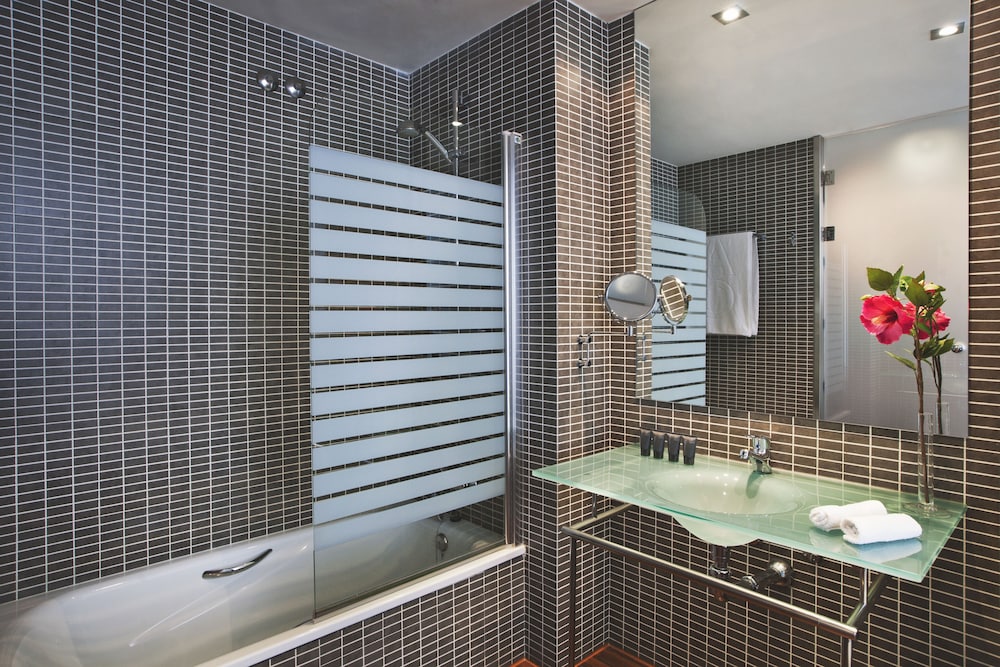 AC Hotel Recoletos 6