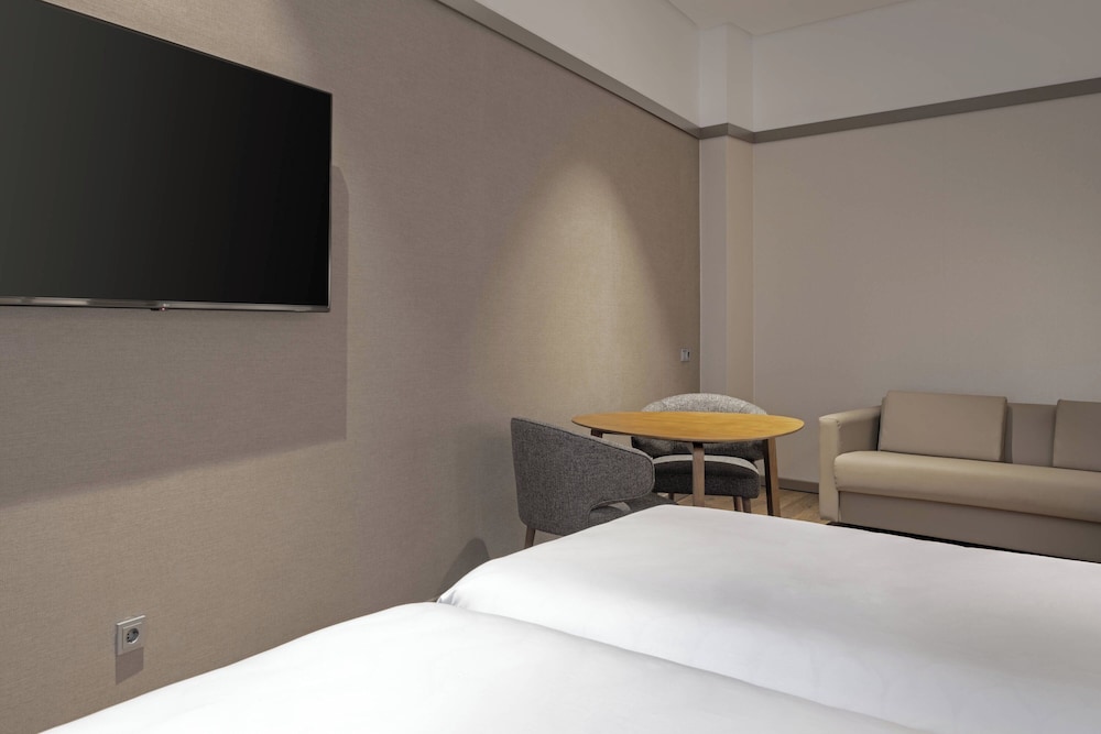 AC Hotel Recoletos 8
