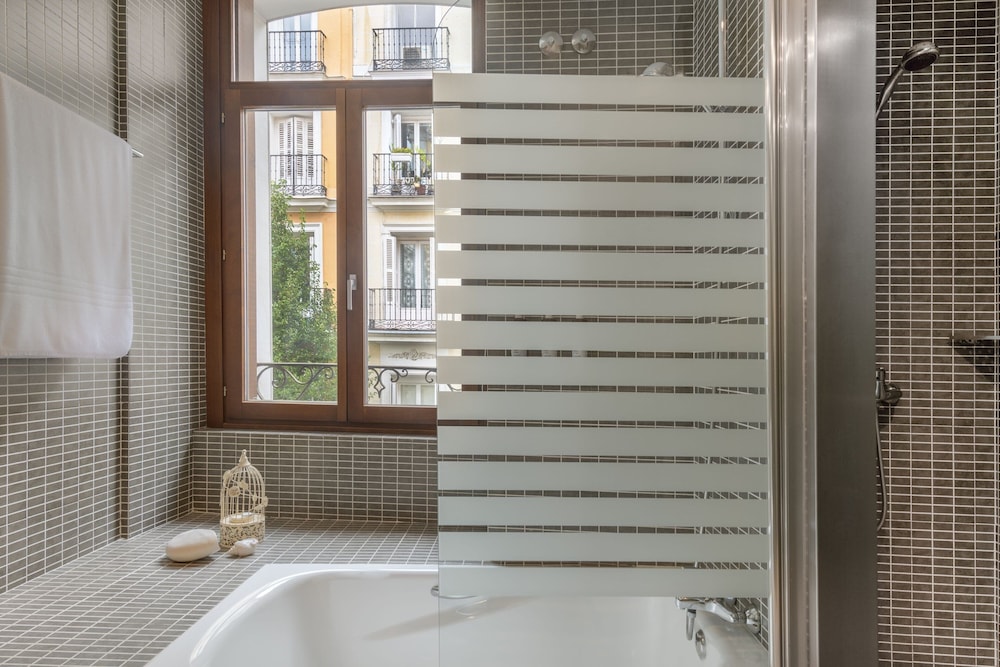 AC Hotel Recoletos 21