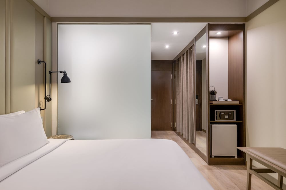AC Hotel Recoletos 17