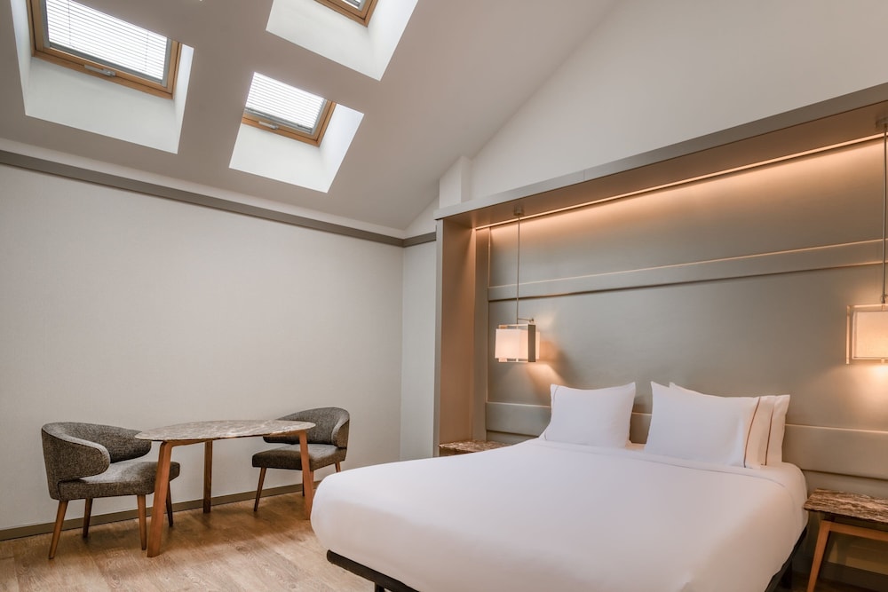 AC Hotel Recoletos 24
