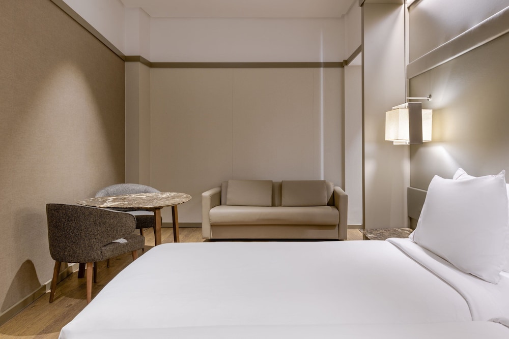 AC Hotel Recoletos 14