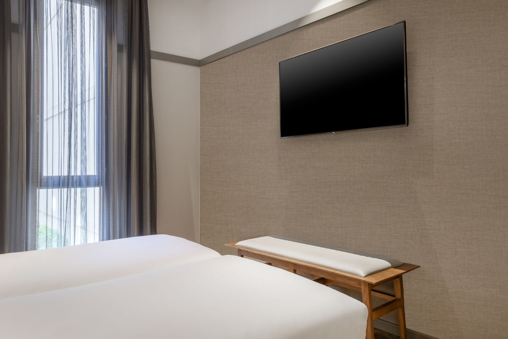 AC Hotel Recoletos 15