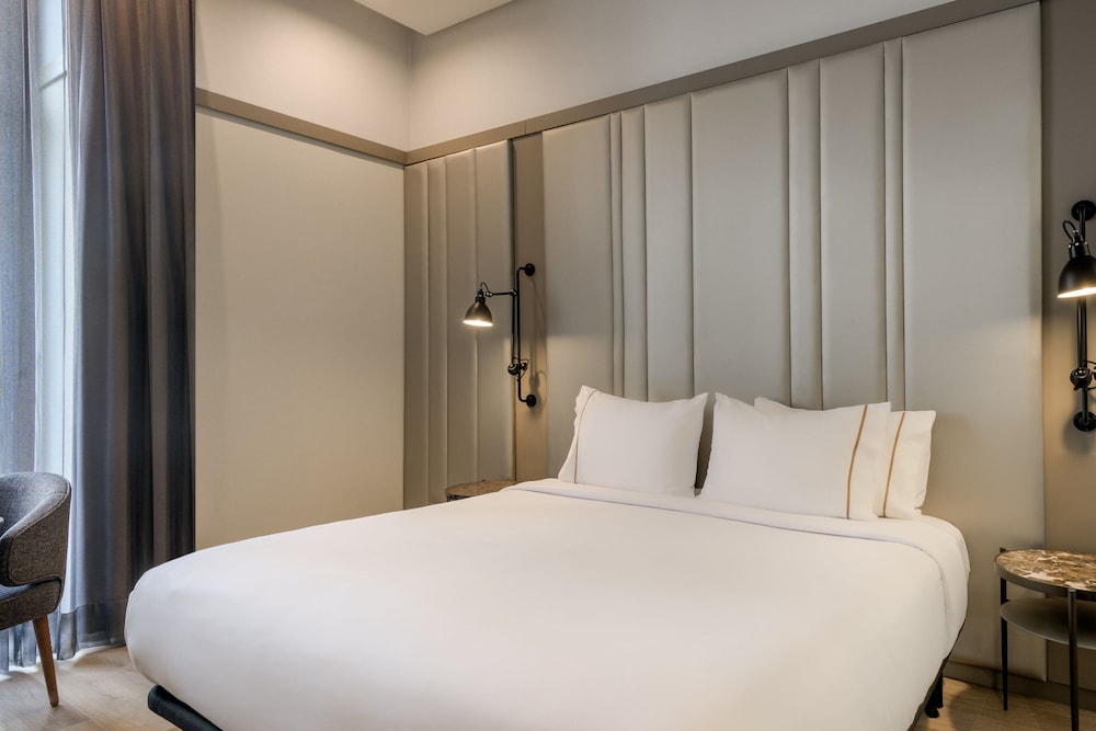 AC Hotel Recoletos 18