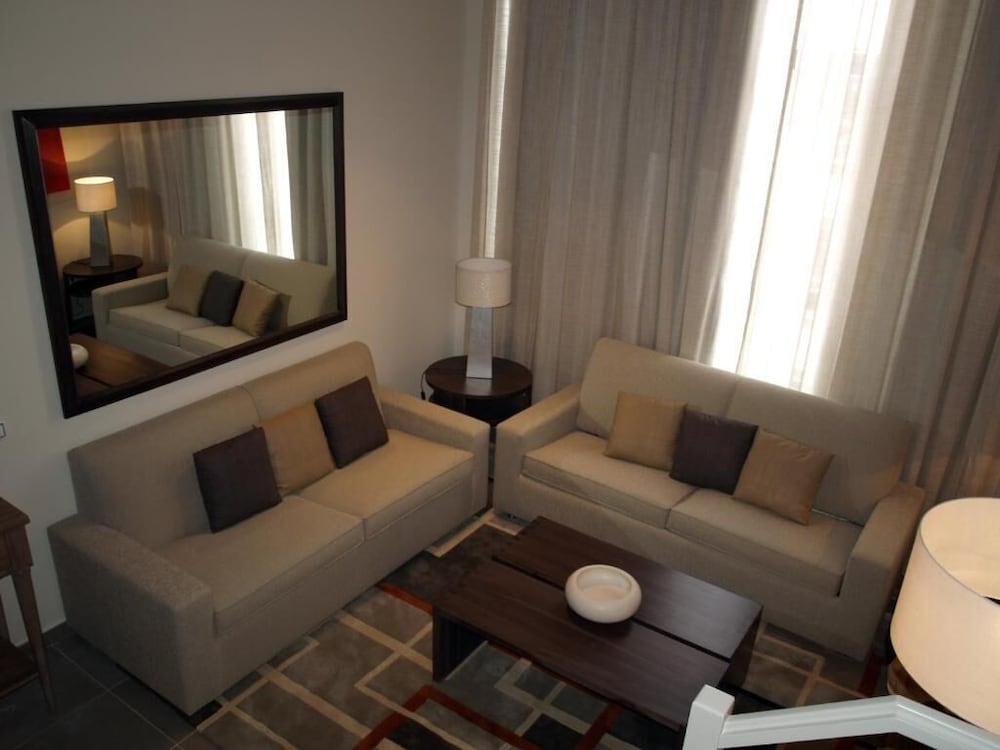 Eco Alcalá Suites 18