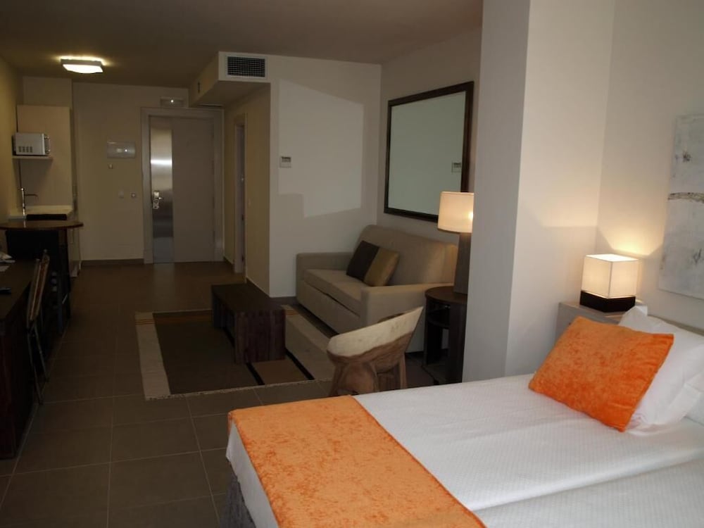 Eco Alcalá Suites 13