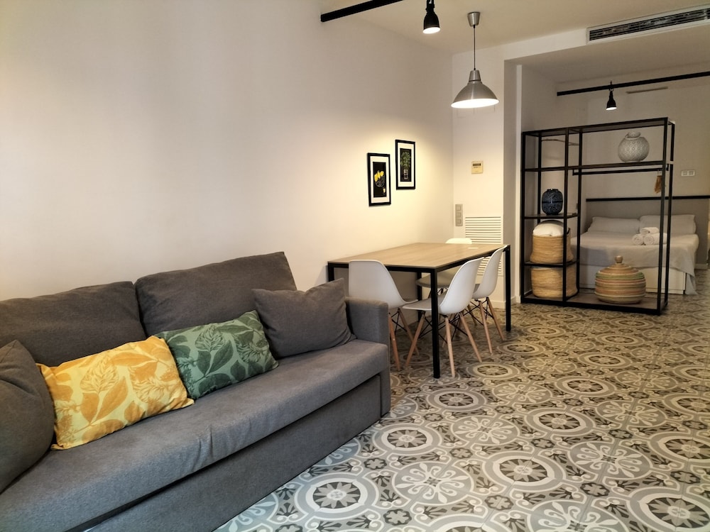 Liceu Apartments by Gaiarooms 13