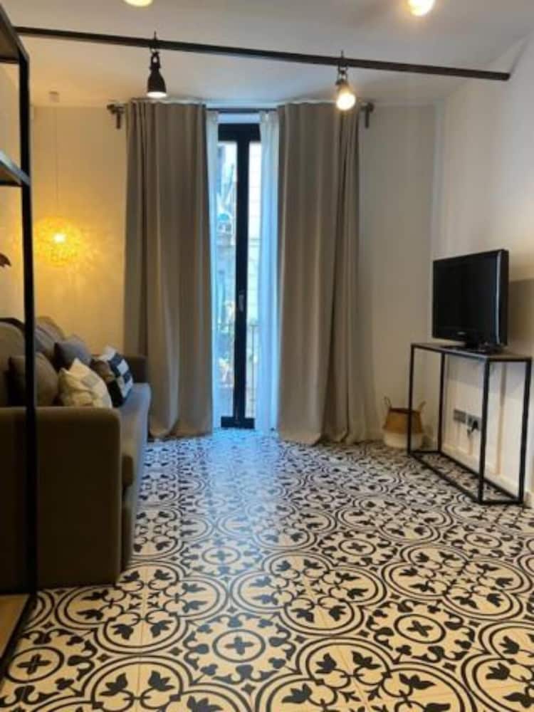 Liceu Apartments by Gaiarooms 23