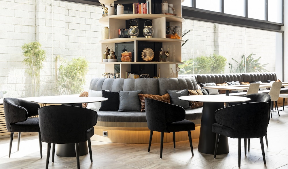 Hotel ILUNION Barcelona 12