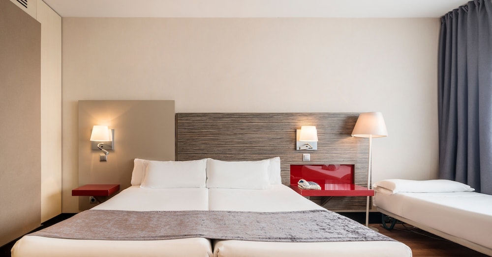 Hotel ILUNION Barcelona 14