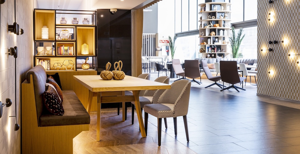 Hotel ILUNION Barcelona 10