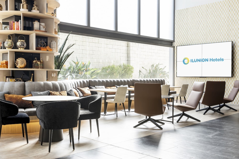 Hotel ILUNION Barcelona 8