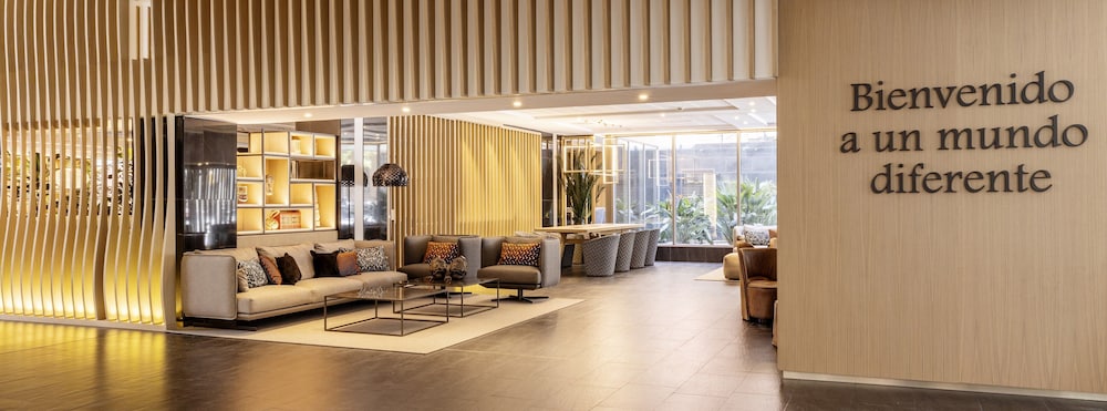 Hotel ILUNION Barcelona 7
