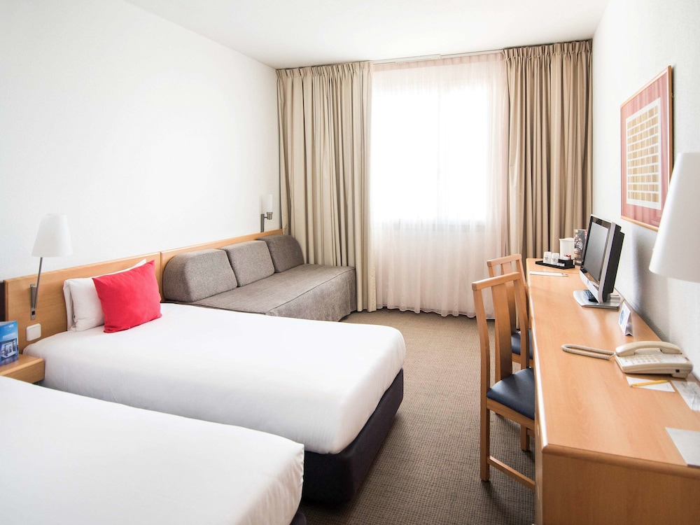 ibis Styles Barcelona SJ Despi 12