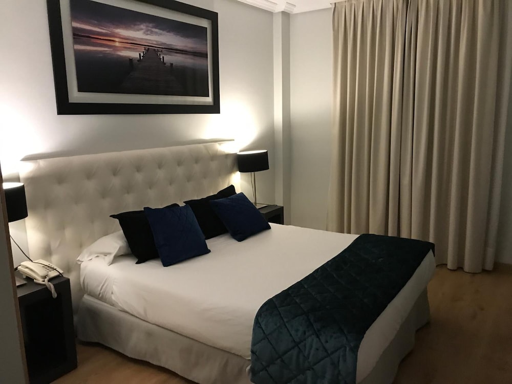Hotel Suites Feria 12
