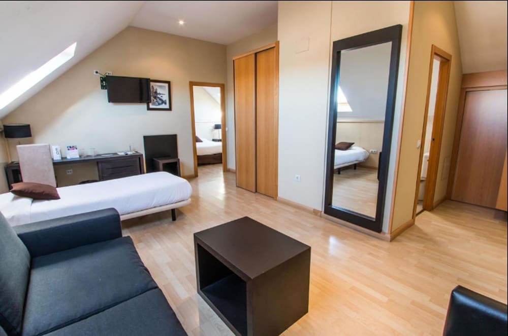 Hotel Suites Feria 3