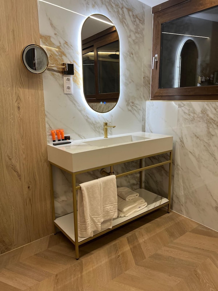 Hotel Suites Feria 24