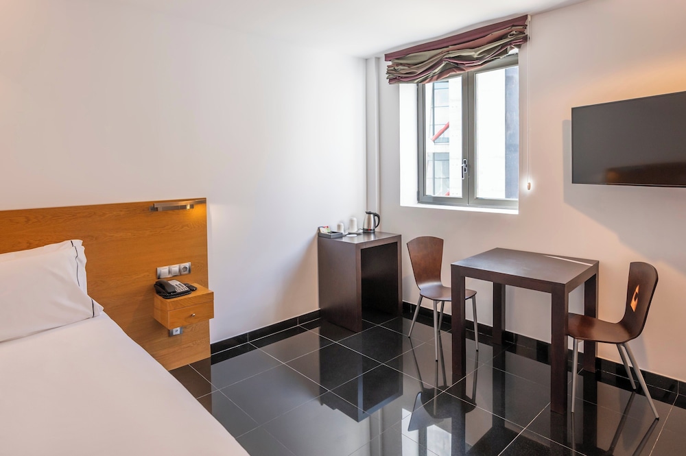 Apartamentos Hesperia Barcelona Fira 13