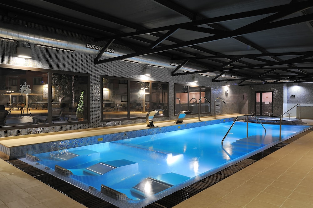 Sallés Hotel Aeroport Girona 15