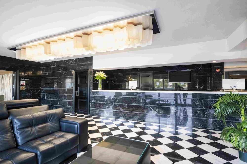 Sallés Hotel Aeroport Girona 2