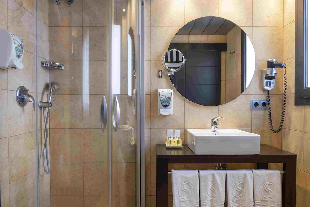 Sallés Hotel Aeroport Girona 22