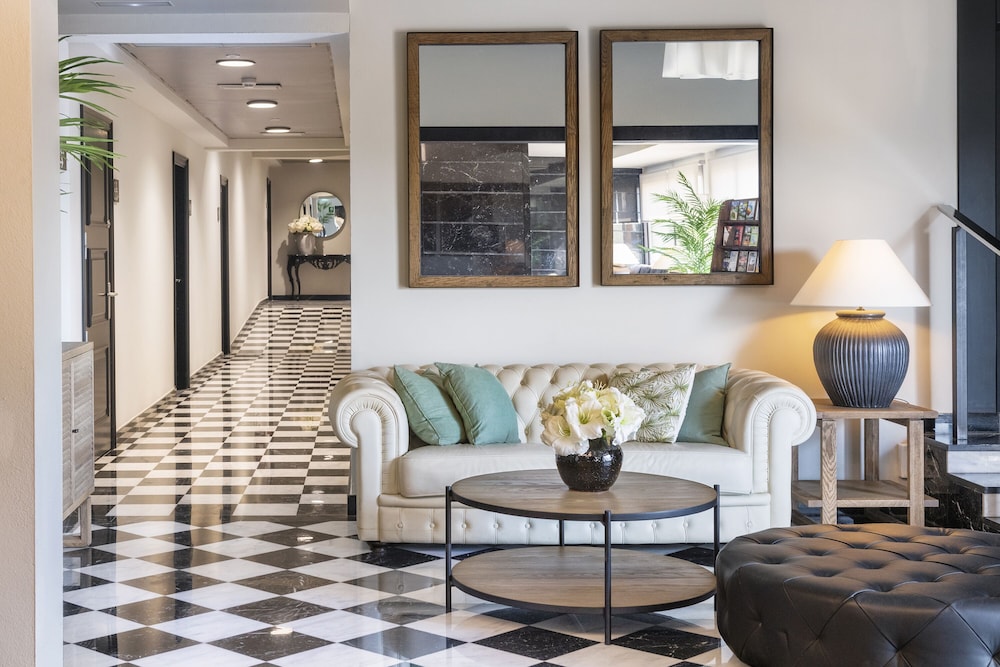 Sallés Hotel Aeroport Girona 18